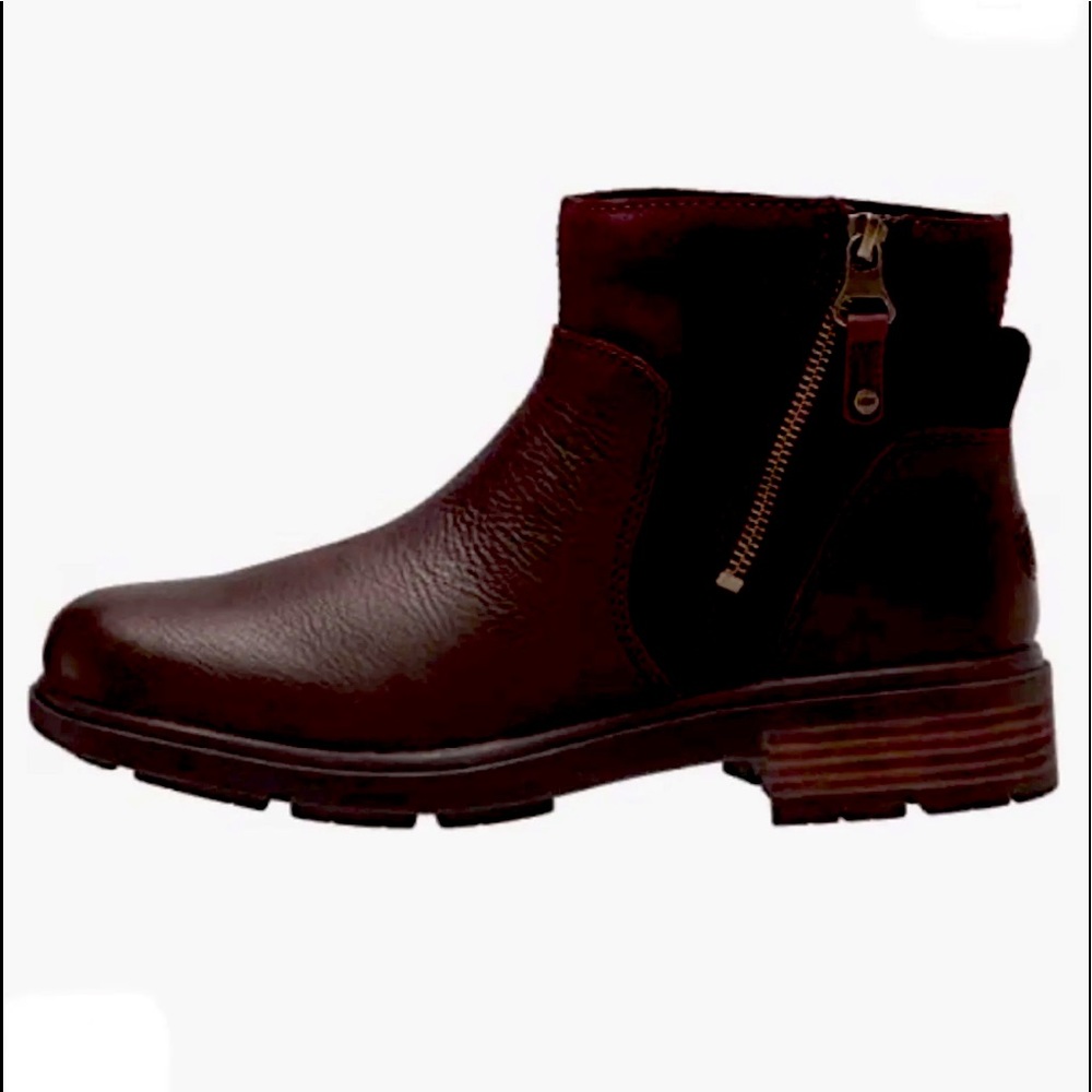 New UGG Australia Women's Fashion Boot Dark brown size 7